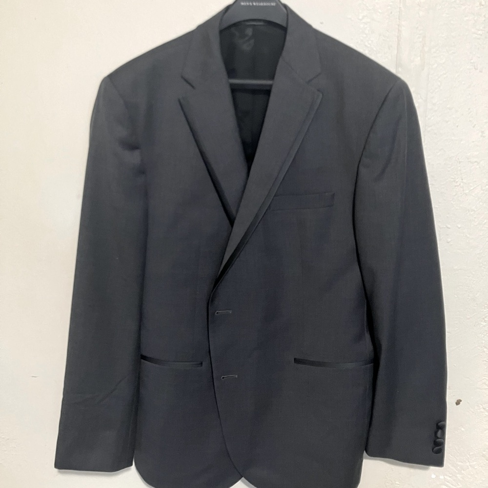 Mens suit VERA WANG beautiful Smokey gray with classy black lining trim.